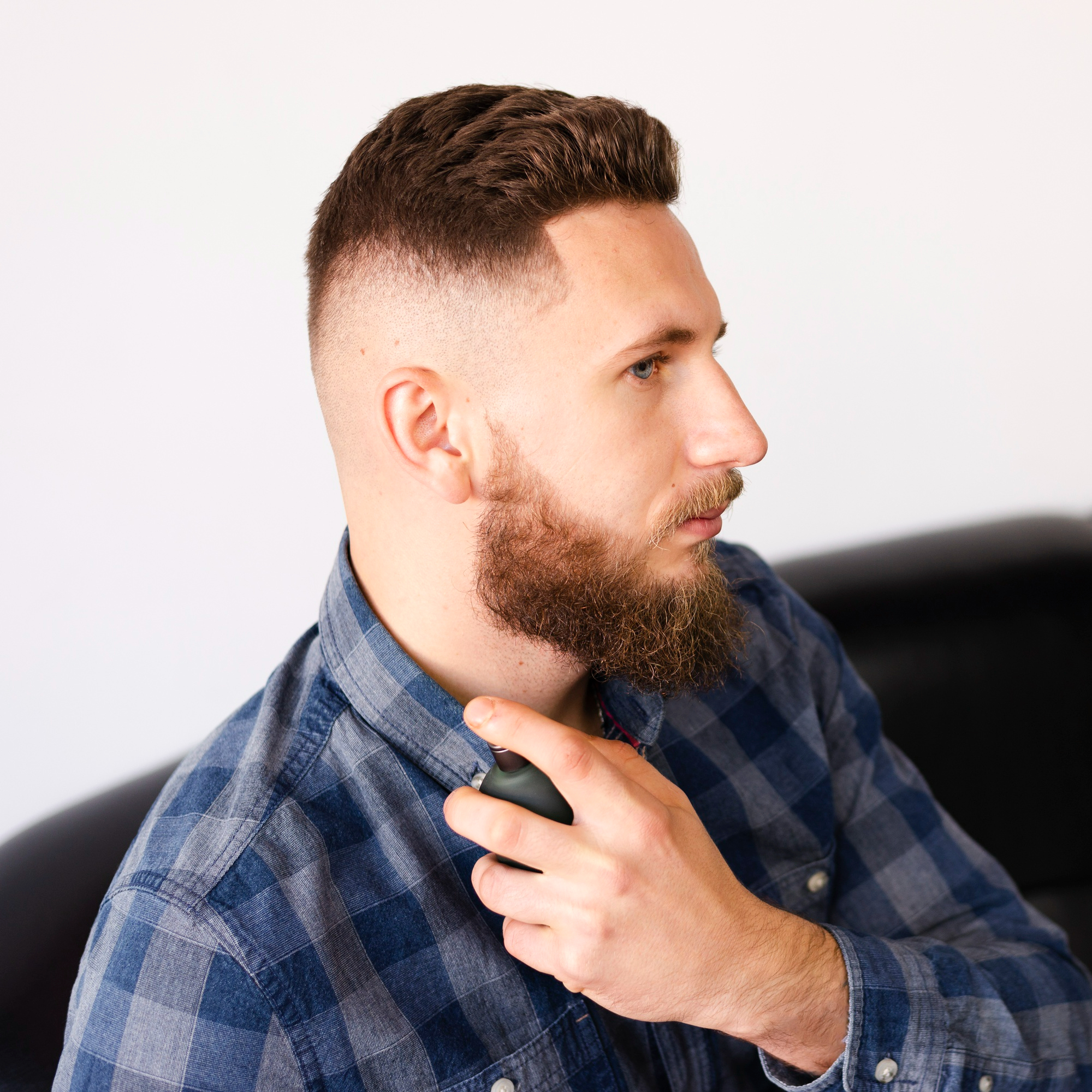Imagem 3 de um cliente satisfeito com o corte de cabelo